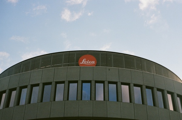 Leica HQ red dot